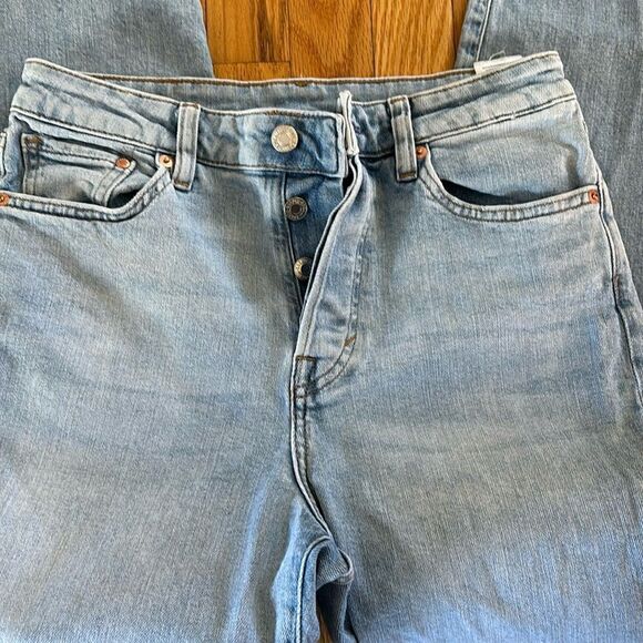 H & M Ultra high waist light wash button fly mom‎ jeans size 6 - Picture 5 of 10